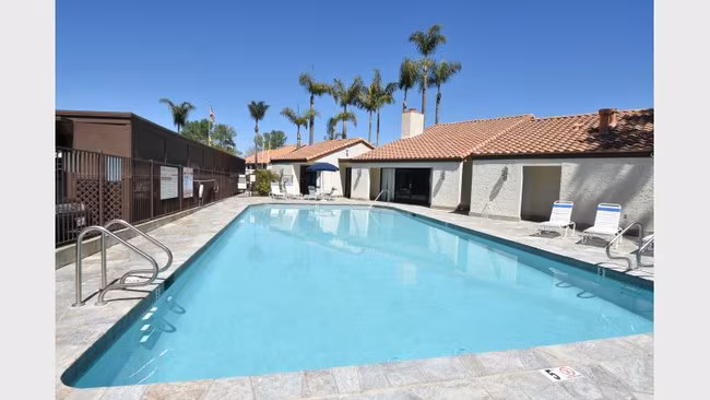 Sunset Springs Apartments photo 2