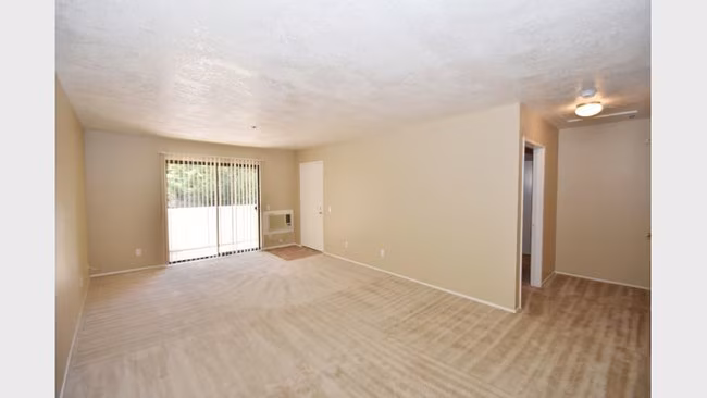 Sunset Springs Apartments photo 5