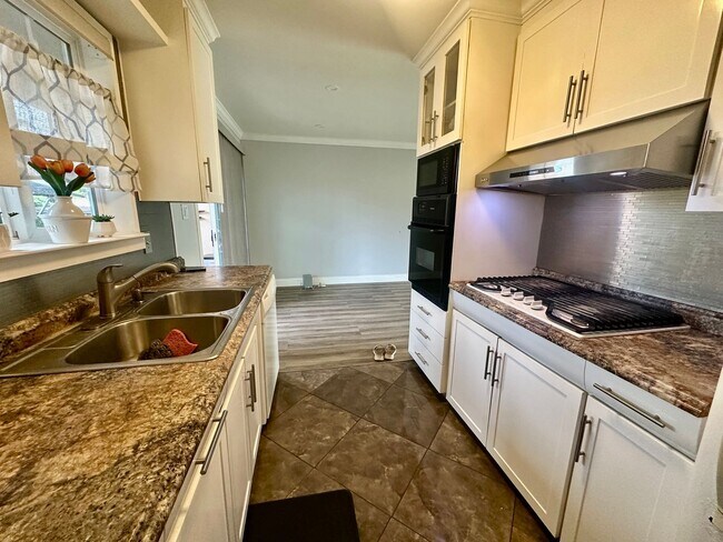 1357 Phelps Ave San Jose, CA 95117 photo 3