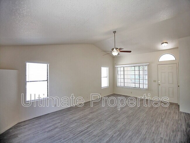 4645 N 99th Dr Phoenix, AZ 85037 photo 4