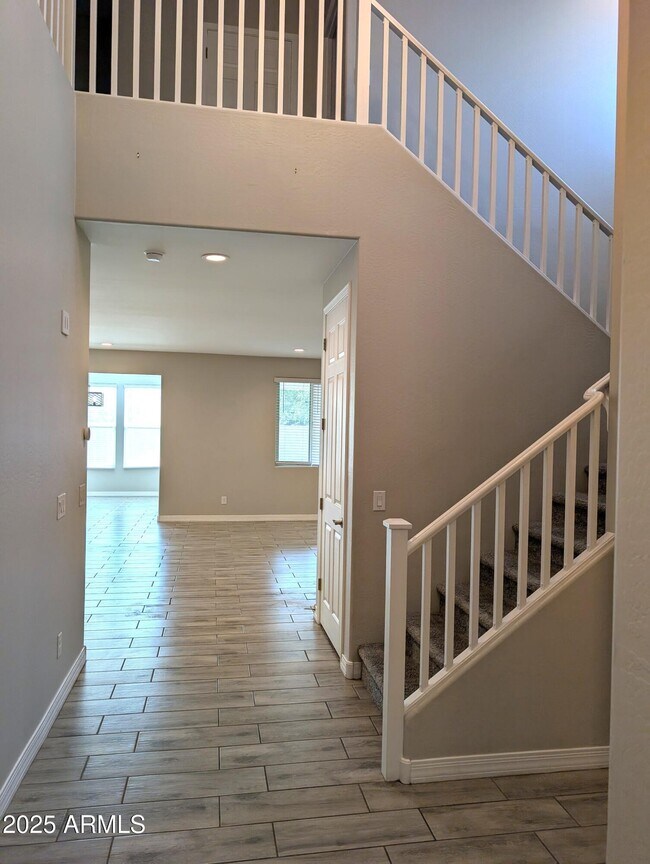1719 S Spartan St Gilbert, AZ 85233 photo 2