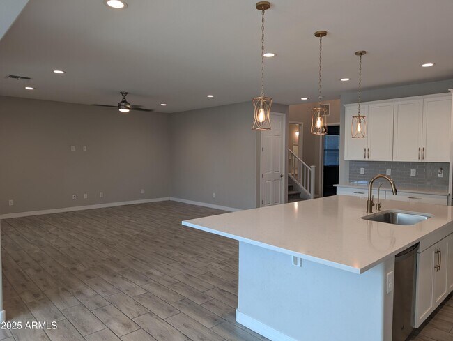 1719 S Spartan St Gilbert, AZ 85233 photo 5