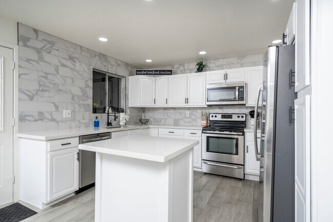 1047 W Elna Rae St Tempe, AZ 85281 photo 4