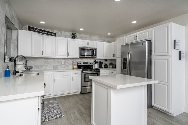 1047 W Elna Rae St Tempe, AZ 85281 photo 5