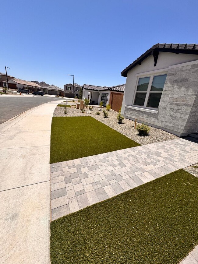 7283 W Blue Sky Dr Peoria, AZ 85383 photo 2