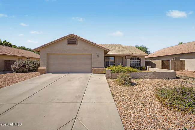 8752 W Melinda Ln Peoria, AZ 85382 photo 2