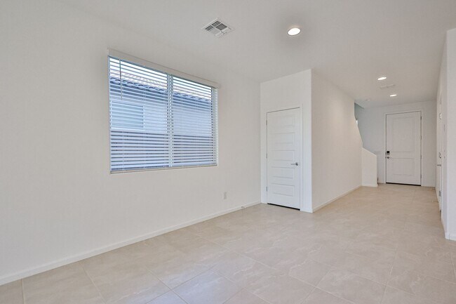 9634 W Verde Ln Phoenix, AZ 85037 photo 4