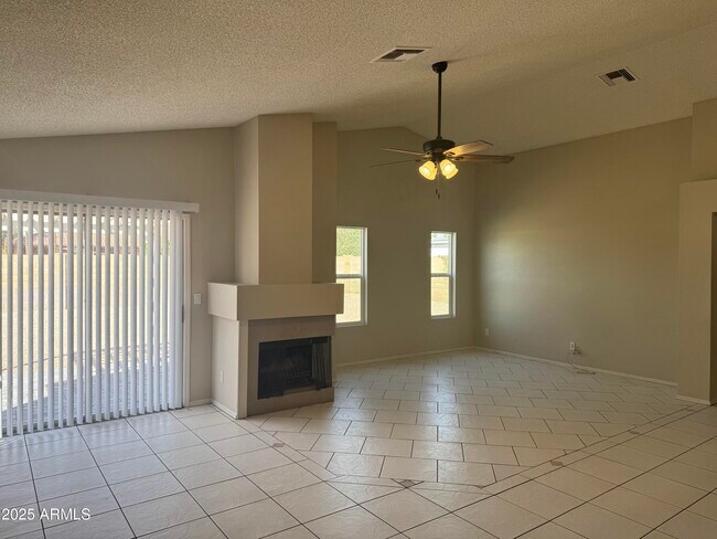 6320 W Shaw Butte Dr Glendale, AZ 85304 photo 5