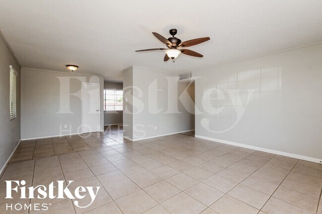 4220 W Cavalier Dr Phoenix, AZ 85019 photo 3