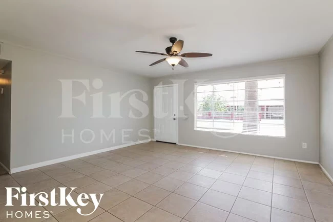 4220 W Cavalier Dr Phoenix, AZ 85019 photo 4
