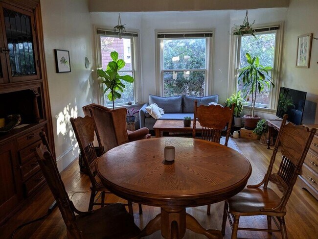 2727 Hillegass Ave Berkeley, CA 94705 photo 3