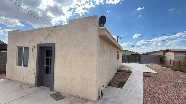 6714 N 54th Ave Glendale, AZ 85301