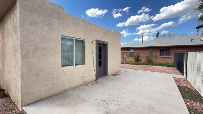 6714 N 54th Ave Glendale, AZ 85301 photo 3