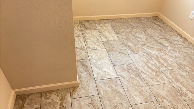 6714 N 54th Ave Glendale, AZ 85301 photo 5