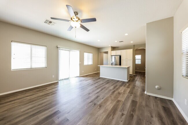 14180 W Country Gables Dr Surprise, AZ 85379 photo 5