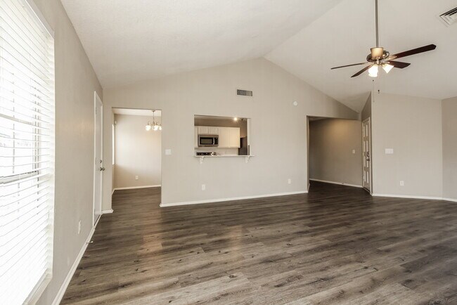 6529 N 74th Dr Glendale, AZ 85303 photo 5