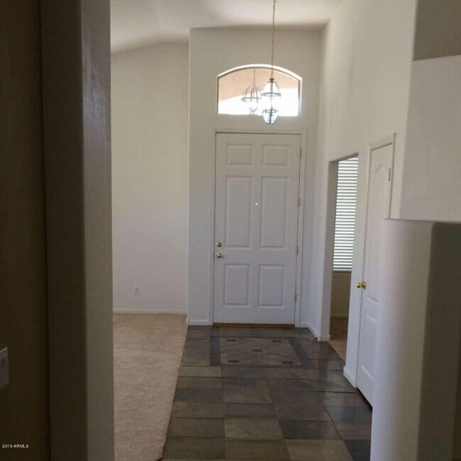682 W Raven Dr Chandler, AZ 85286 photo 4