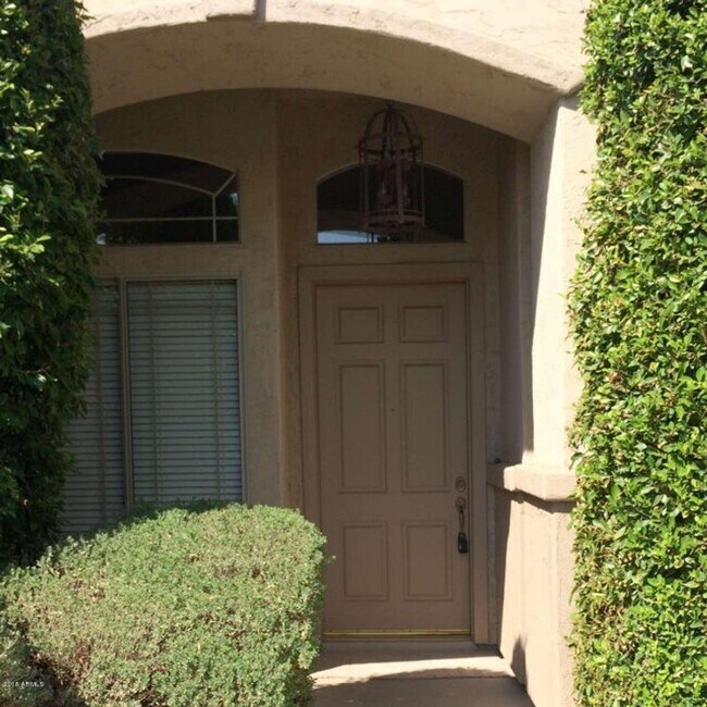 682 W Raven Dr Chandler, AZ 85286 photo 2