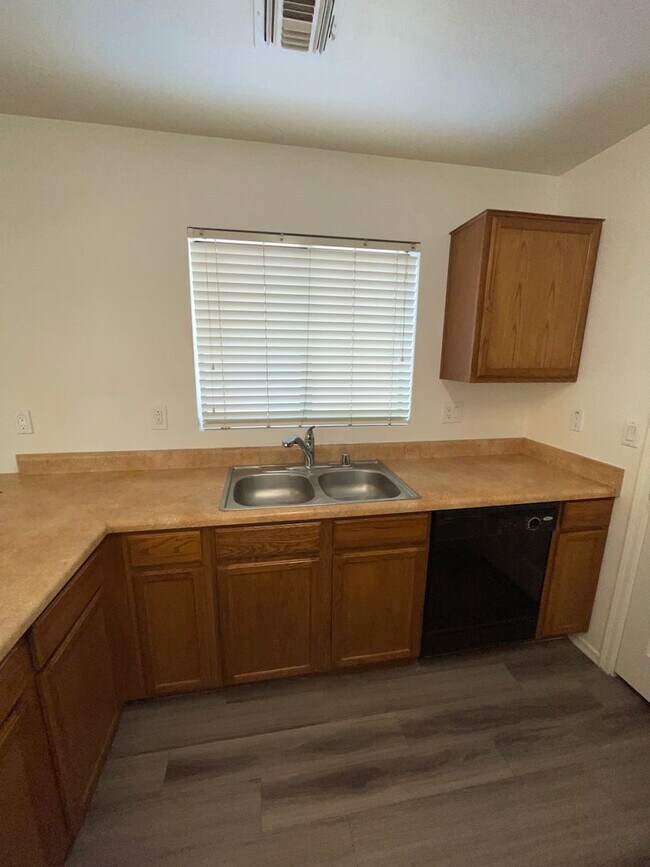 5707 S 31st Dr Phoenix, AZ 85041 photo 5