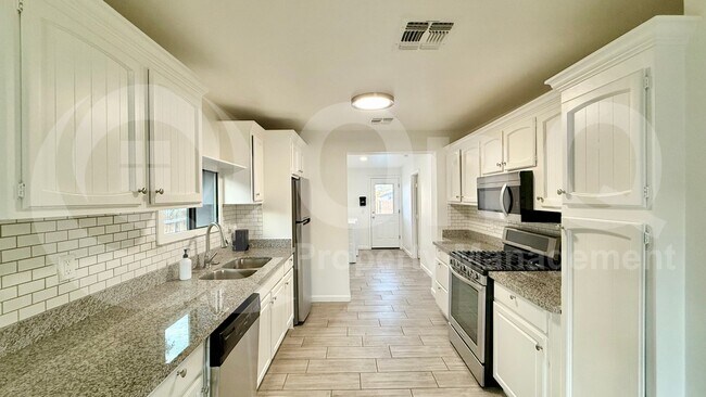 1922 W Jefferson St Phoenix, AZ 85009 photo 4