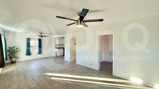 1922 W Jefferson St Phoenix, AZ 85009 photo 5