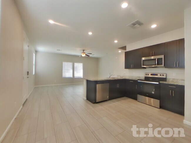 12581 W Via Dona Rd Peoria, AZ 85383 photo 3