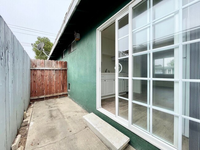 1026 S Tremont St Oceanside, CA 92054 photo 5