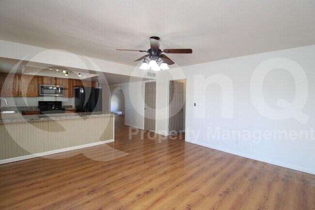 15219 N 20th St Phoenix, AZ 85022 photo 3
