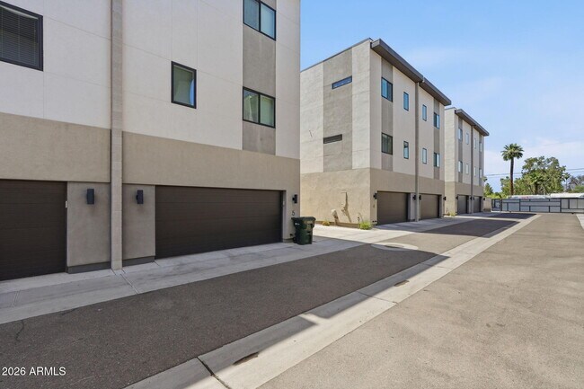 2727 E Thomas Rd Phoenix, AZ 85016 photo 3