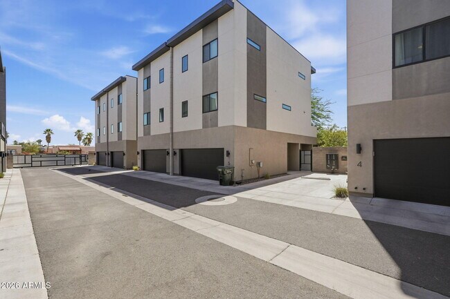 2727 E Thomas Rd Phoenix, AZ 85016 photo 2