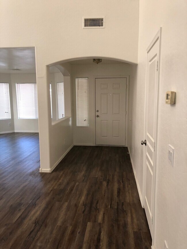 45579 W Dutchman Dr Maricopa, AZ 85139 photo 2