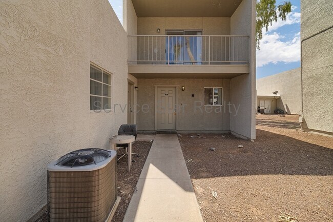 2807 E Le Marche Ave Phoenix, AZ 85032 photo 3