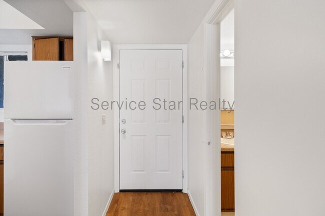 2807 E Le Marche Ave Phoenix, AZ 85032 photo 4