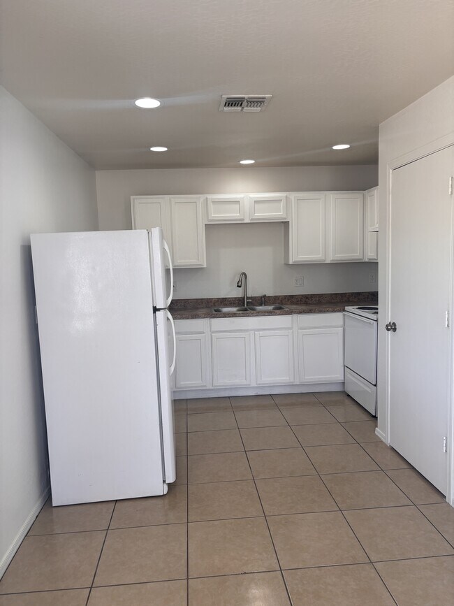 1597 W Mountain View Rd Phoenix, AZ 85021 photo 4