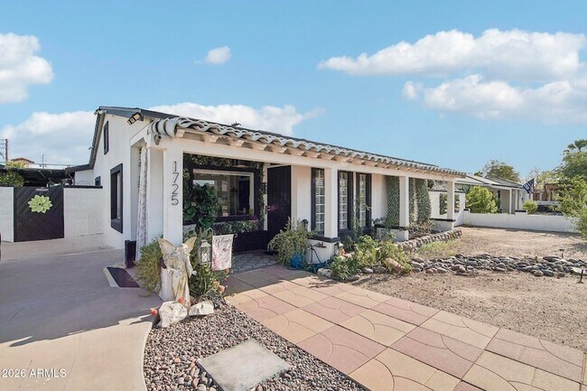 1725 E Verde Ln photo 2