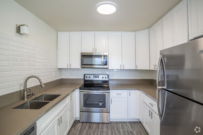 Hilltop Townhomes photo 2