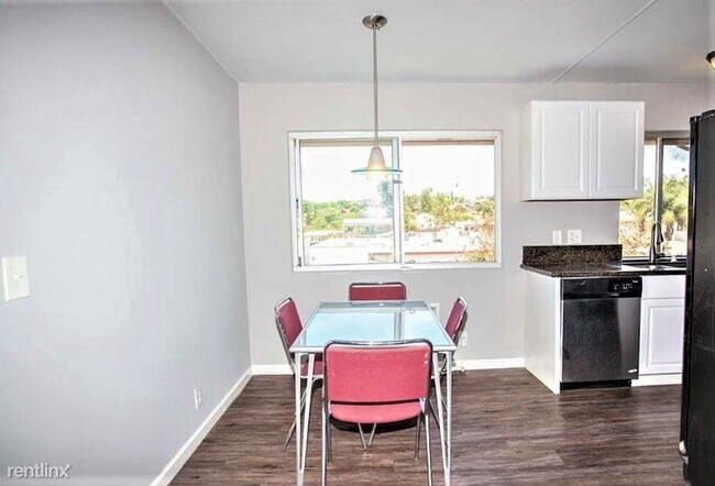 4560 Maple Ave La Mesa, CA 91941 photo 4