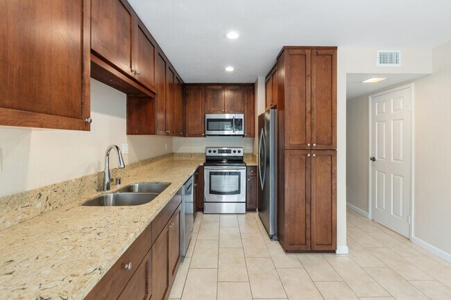 5661 Lake Park Way La Mesa, CA 91942