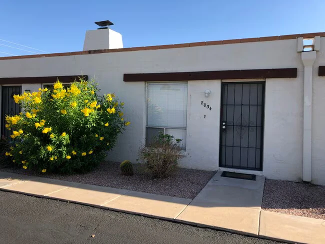 8034 E Oak St Scottsdale, AZ 85257 photo 2