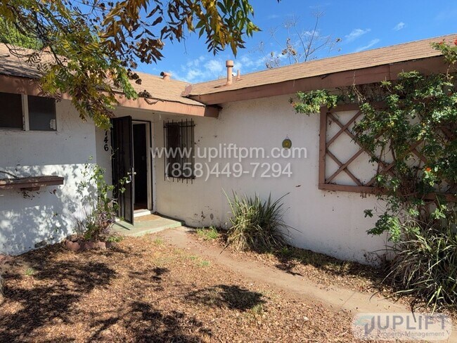 7746 Bloomfield Rd San Diego, CA 92114 photo 2