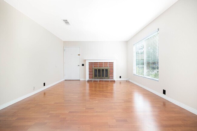 10536 Greenford Dr San Diego, CA 92126 photo 5