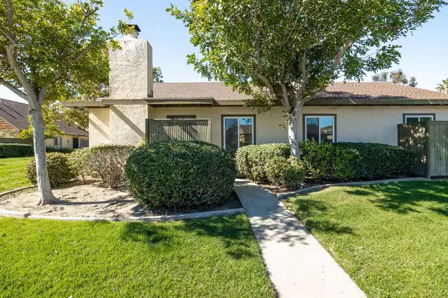 10536 Greenford Dr San Diego, CA 92126 photo 2