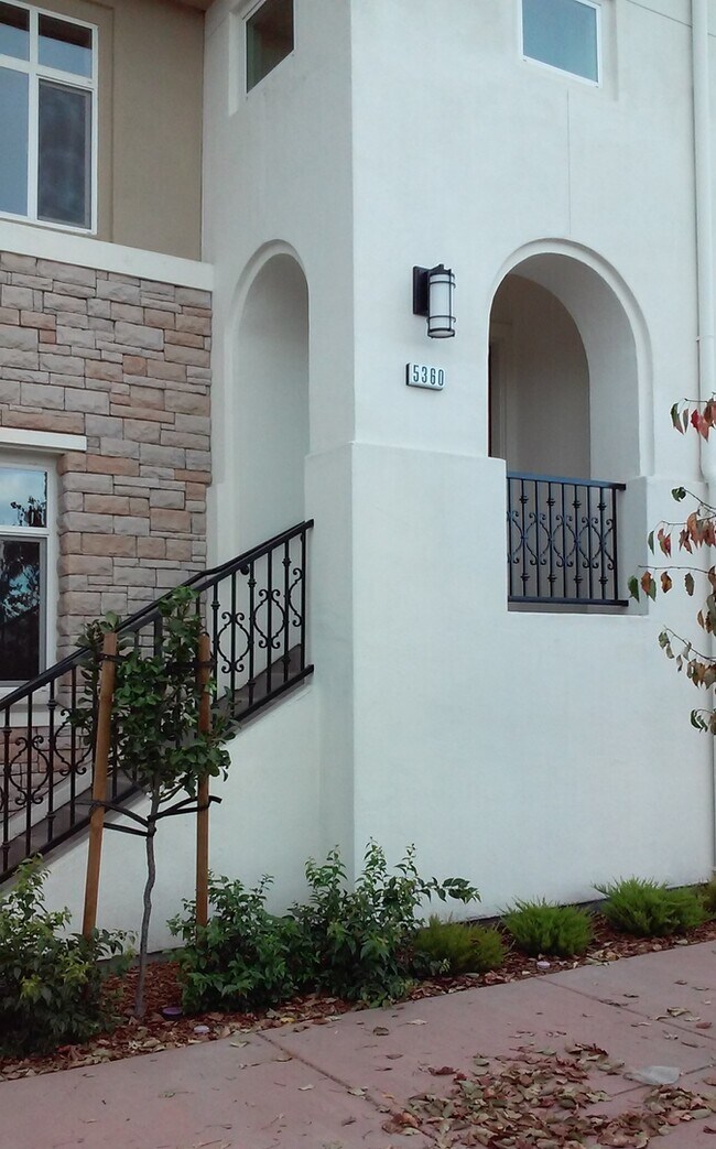 Prime Dublin Location, Great For Commuters & Roommates! 4 Bed, 3 Bath, Near Shopping Walk & To Bart!!