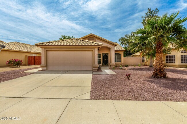 7415 W Crest Ln Glendale, AZ 85310 photo 2