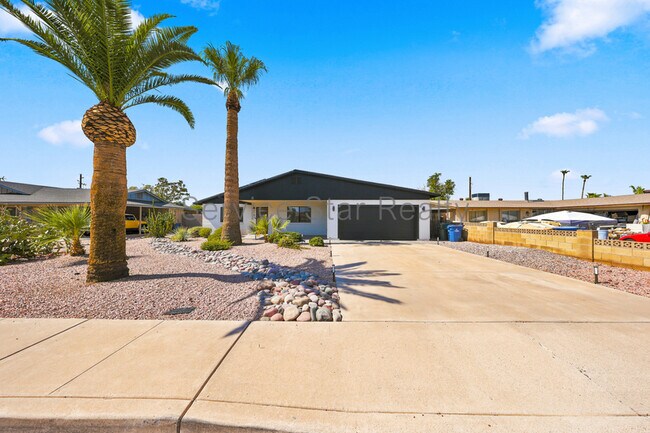 2162 E Concorda Dr photo 2