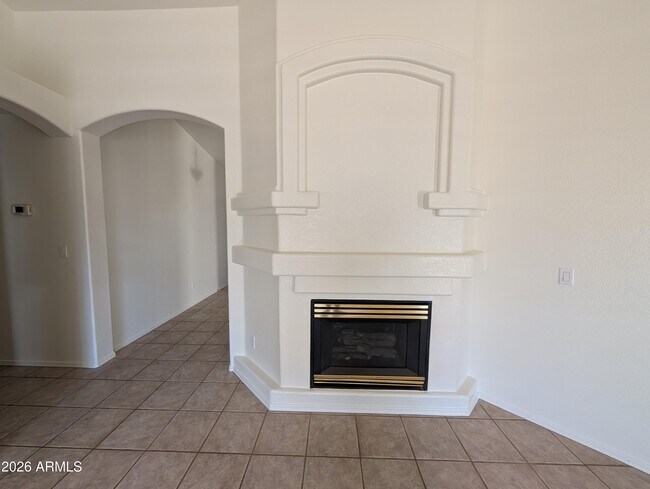 8918 W Paradise Ln Peoria, AZ 85382 photo 4