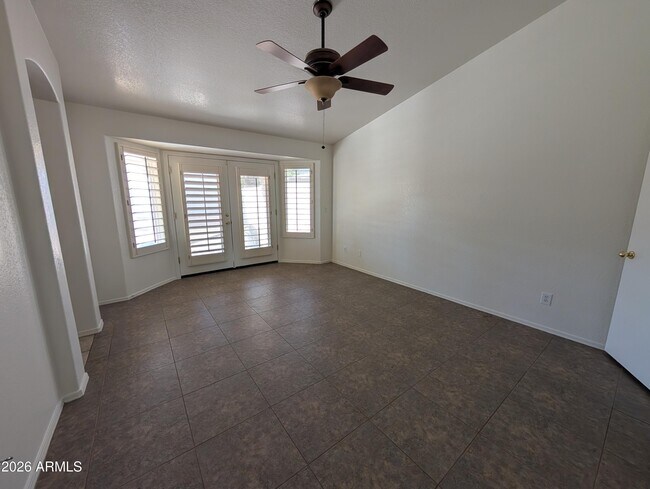 8918 W Paradise Ln Peoria, AZ 85382 photo 5