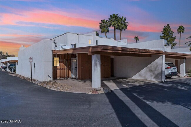 3224 S El Camino Dr Tempe, AZ 85282 photo 2