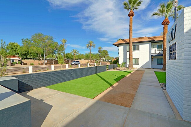 Mariposa Manor photo 2