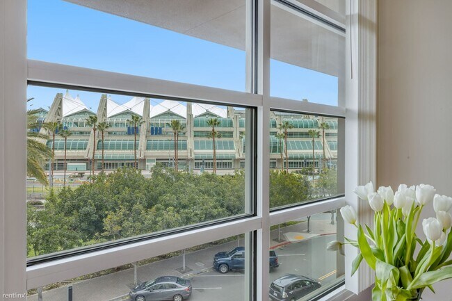350 K St San Diego, CA 92101 photo 3